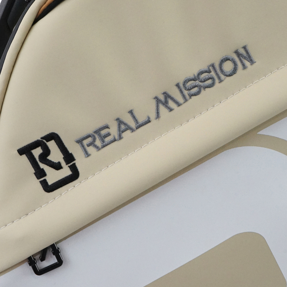 REAL MISSION（リアルミッション） 防水 ギグバッグ ケース 正面 ロゴ拡大
